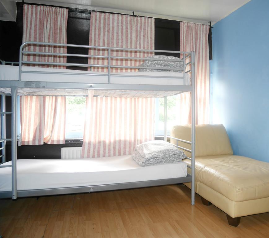Standard Twin Room with Shared Bathroom,437838597:JPEG